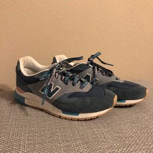 JCrew New Balance 840 Navy Sneakers - Women Size 8